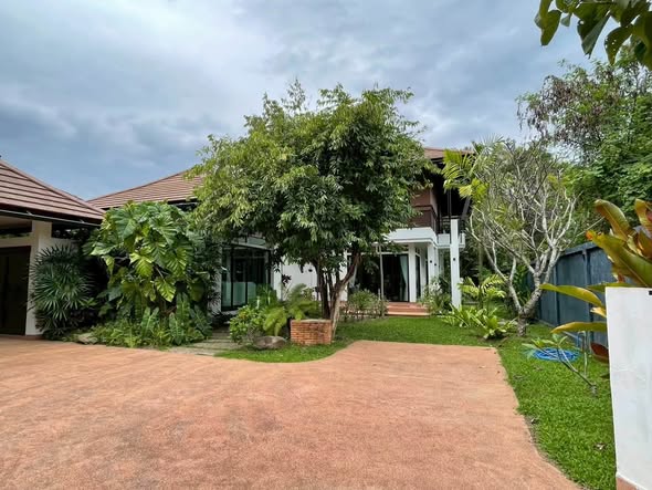 บ้านเดี่ยว 2 ชั้นให้เช่า เชียงใหม่ | พร้อมเข้าอยู่ 📍 พิกัด: หมู่บ้านล้านนามนตรา หนองควาย หางดง เชียงใหม่ บรรยากาศเงียบสงบ บ้านหลังมุม/หลังสุดท้าย เป็นส่วนตัวสูง ไม่พลุกพล่าน เหมาะสำหรับครอบครัว