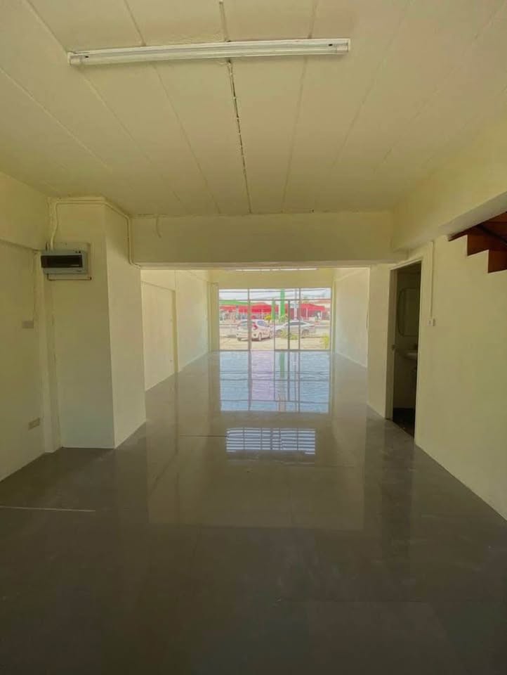 ให้เช่าอาคารพาณิชย์ 3.5 ชั้น ติดถนนใหญ่ถนนมหิดล ข้างโรงเรียนมงฟอร์ตวิทยาลัย (แผนกมัธยม) ที่จอดรถเยอะ เหมาะทำออฟฟิศ/กิจการต่าง ๆ